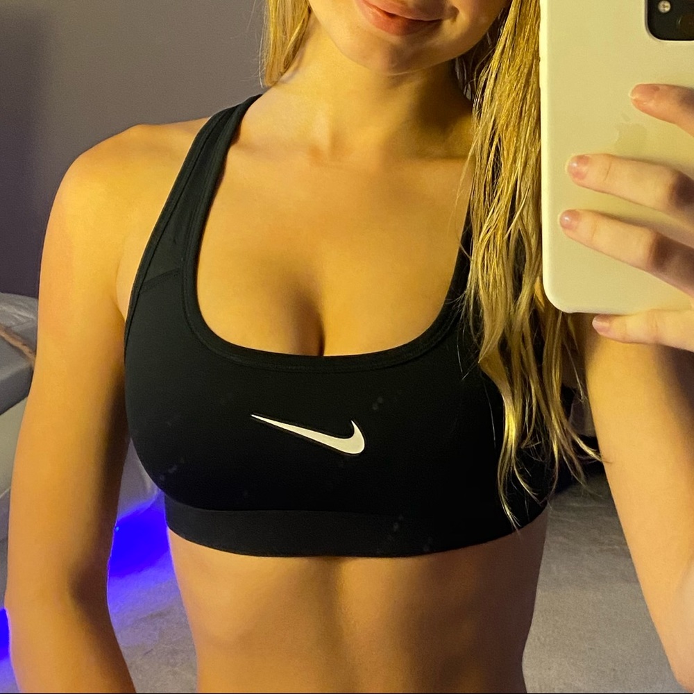 Black nike sports bra barely used